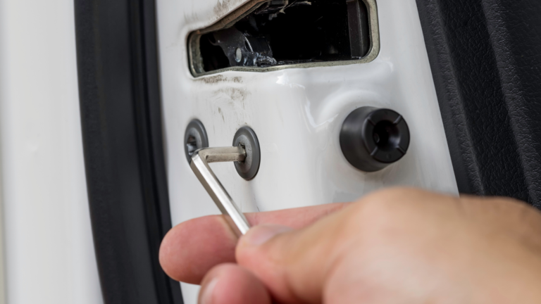 Car Door Unlocking: The Key to Locked Car Woes in Tujunga, CA